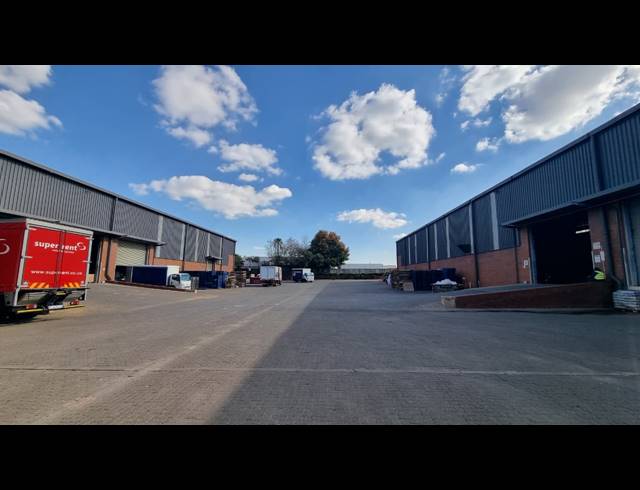 2,943M² WAREHOUSE TO LET IN POMONA